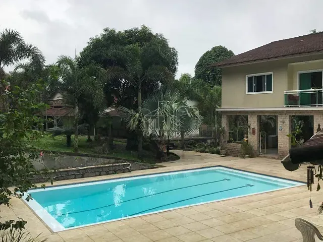 Chácara com 2457m² 6 quartos e 4 banheiros, à venda, no bairro Corujas em Guapimirim