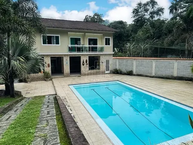 Chácara com 2457m² 6 quartos e 4 banheiros, à venda, no bairro Corujas em Guapimirim