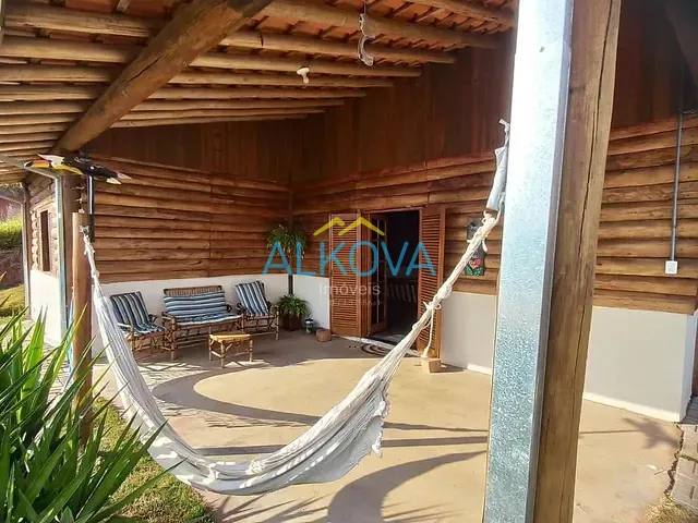 Chácara com 2000m² 2 quartos e 2 banheiros, à venda, no bairro Jardim Colônia em Jacareí