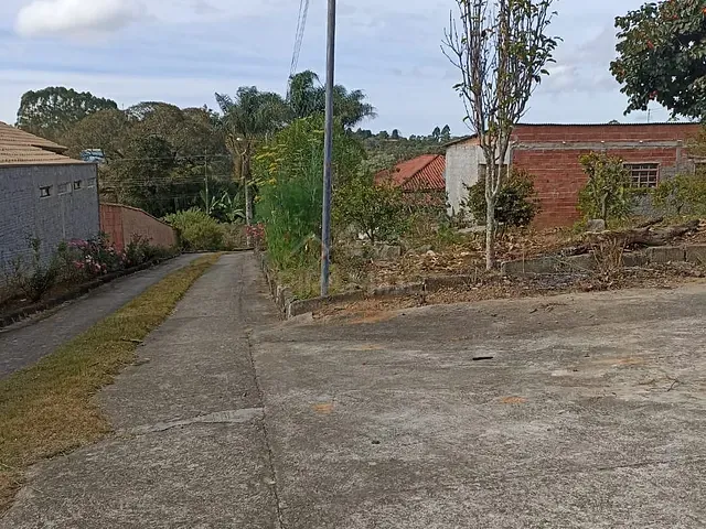 Chácara 3 quartos e 1 banheiro, à venda, no bairro Chácaras Poços de Caldas em Poços de Caldas