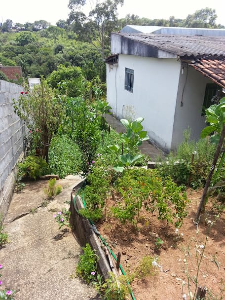 Chácara à venda, casa com 3 qtos, 1 suíte, sala, copa, cozinha, 2 varandas, terreno comercial - Chácaras Califórnia, Contagem, MG. miniatura 7