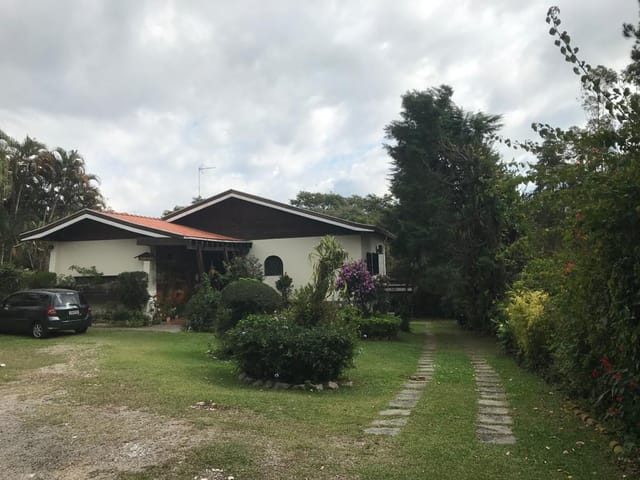 Foto do Chácara - Chácara com 5 dormitórios, 2786 m² - venda por R$ 1.700.000,00 ou aluguel por R$ 8.191,60/mês - Jardim Uirá - São José dos Campos/SP | RUSSI IMÓVEIS