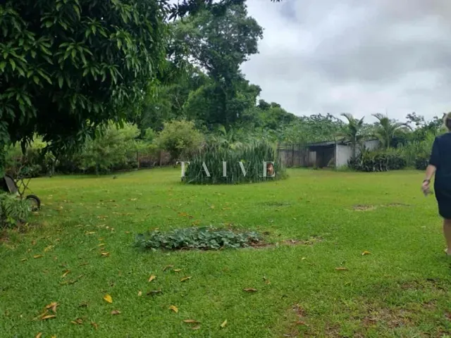 Chácara com 3000m² 3 quartos e 2 banheiros, à venda, no bairro Shangri-lá em Londrina