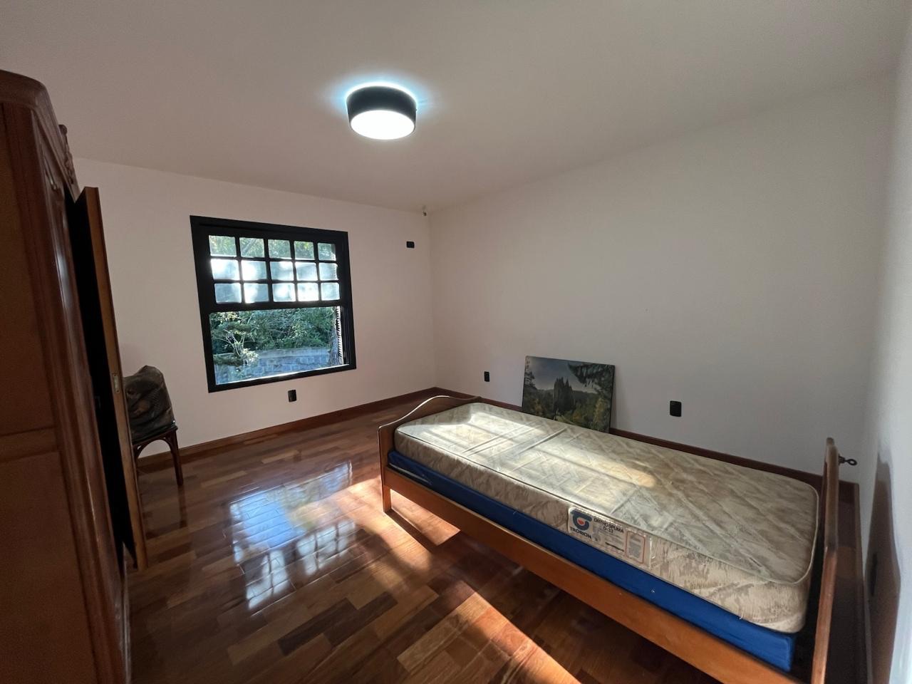 Casa com 1 hectare à venda na Cascata, Pelotas - 300 m² de área construída, 3 quartos (sendo 1 suíte), lareira e espaço gourmet com churrasqueira. - 9
