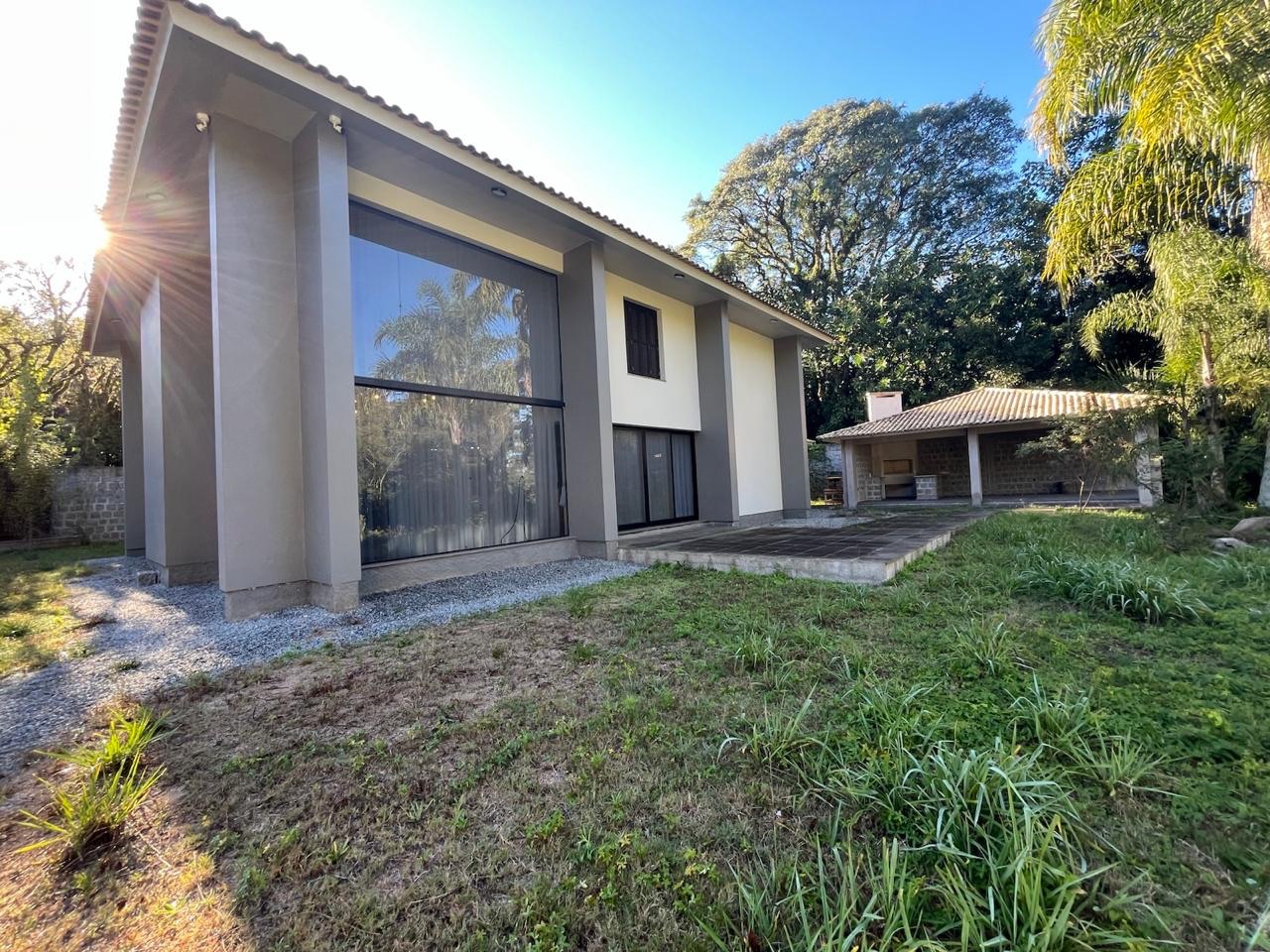 Casa com 1 hectare à venda na Cascata, Pelotas - 300 m² de área construída, 3 quartos (sendo 1 suíte), lareira e espaço gourmet com churrasqueira. - 16
