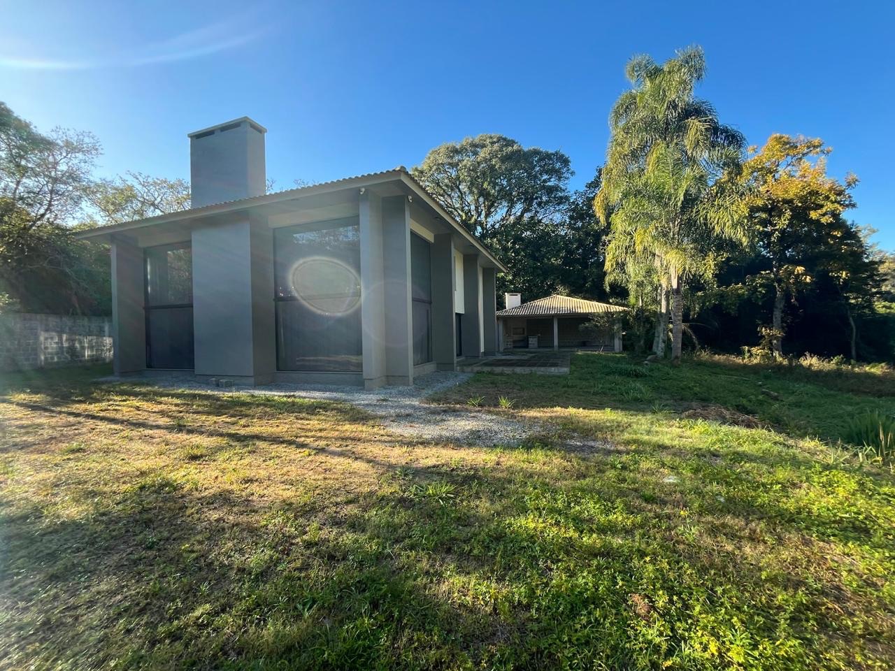 Casa com 1 hectare à venda na Cascata, Pelotas - 300 m² de área construída, 3 quartos (sendo 1 suíte), lareira e espaço gourmet com churrasqueira. - 15