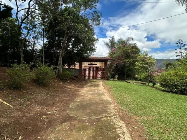 Chácara com 6000m² 2 quartos e 3 banheiros, à venda, no bairro Pessegueiro em Extrema