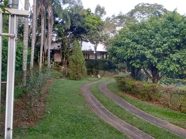 Chácara com 8000m² 3 quartos e 2 banheiros, à venda, no bairro Bom Jardim I em Guaratinguetá