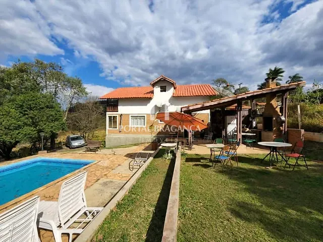 Chácara com 912m² 4 quartos e 2 banheiros, à venda, no bairro Mãe dos Homens em Bragança Paulista