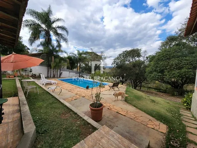 Chácara com 912m² 4 quartos e 2 banheiros, à venda, no bairro Mãe dos Homens em Bragança Paulista