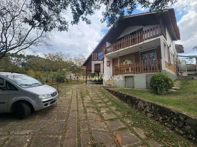 Chácara com 912m² 4 quartos e 2 banheiros, à venda, no bairro Mãe dos Homens em Bragança Paulista