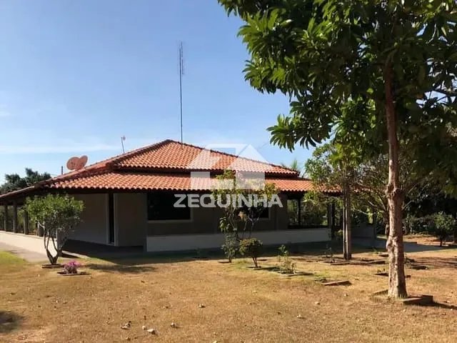 Chácara com 5500m² 3 quartos e 2 banheiros, à venda, no bairro Centro em Junqueiropolis