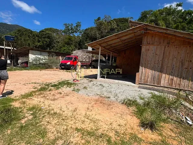 Chácara com 800m² 2 quartos e 1 banheiro, à venda, no bairro Macacos em Camboriú
