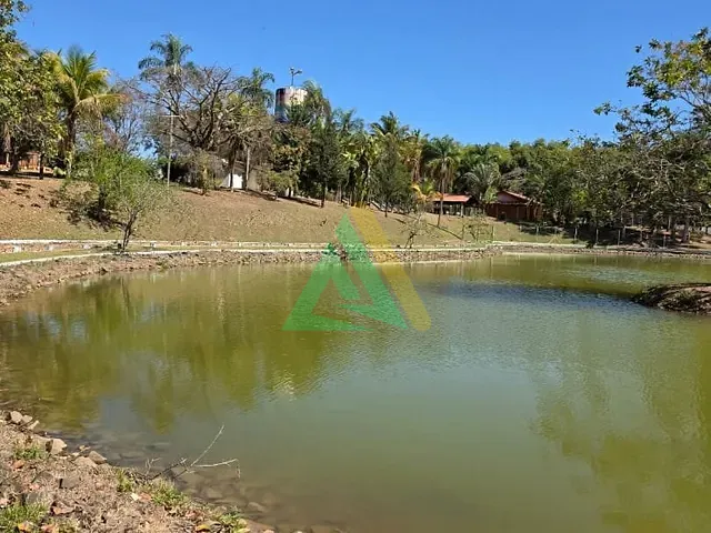 Chácara com 23300m², à venda, no bairro Paraíso da Cachoeira em Mogi Mirim