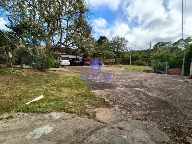 Chácara com 811m² 4 quartos e 2 banheiros, à venda, no bairro Califórnia II em Botucatu
