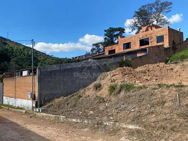 Chácara com 700m² 2 quartos e 1 banheiro, à venda, no bairro Laranjeiras em Caldas