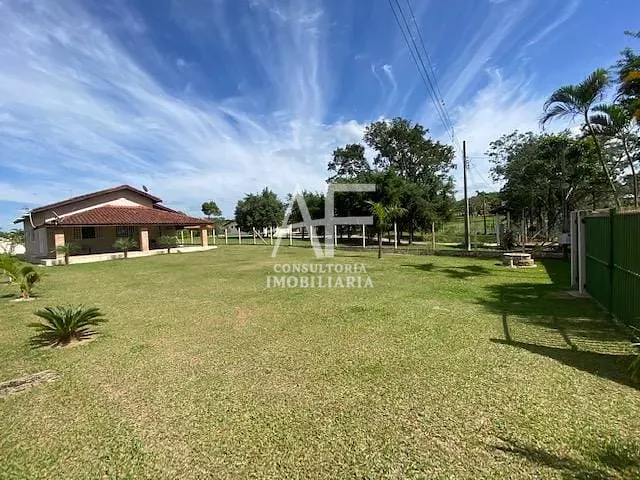 Chácara com 1300m² 3 quartos e 2 banheiros, à venda, no bairro Pinheirinho em Taubaté