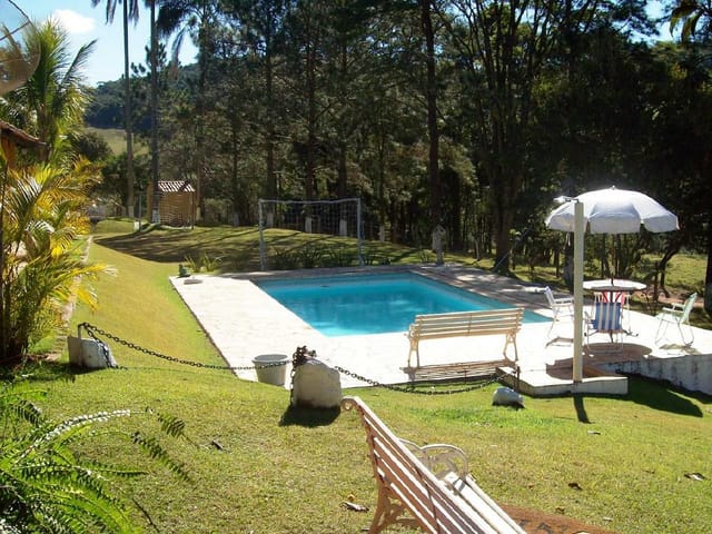 Chácara à venda 6 Quartos, 1 Suite, Bairro Pedras de Ouro, Itatiba - SP