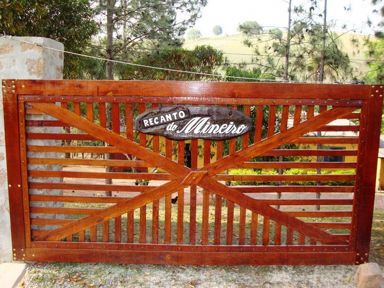 Chácara à venda 6 Quartos, 1 Suite, Bairro Pedras de Ouro, Itatiba - SP