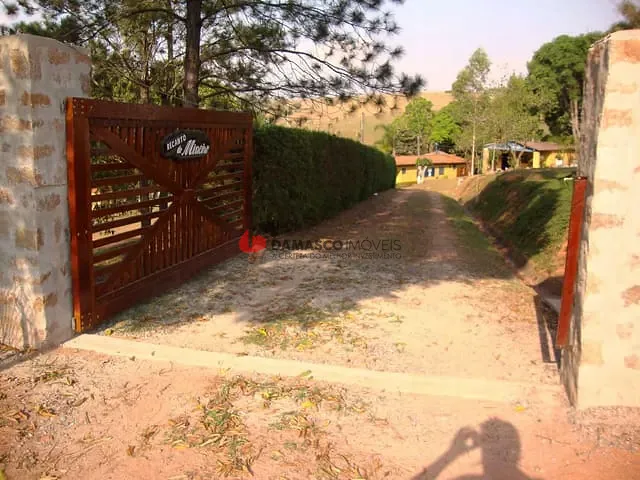 Chácara à venda, no bairro Bairro Pedras de Ouro em Itatiba