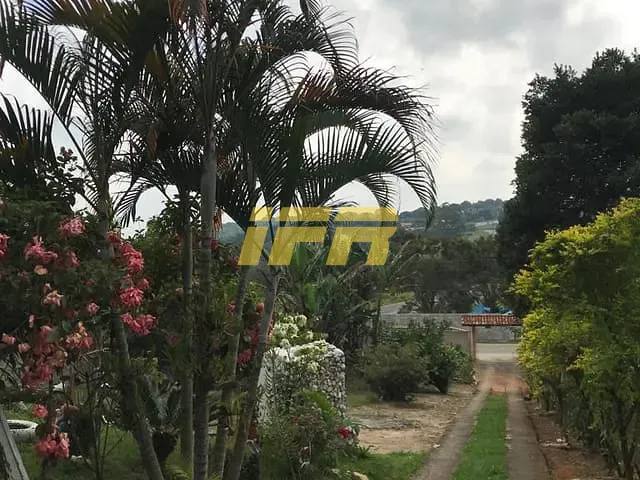 Chácara com 2398m² 3 quartos e 2 banheiros, à venda, no bairro Barreiro em Taubaté