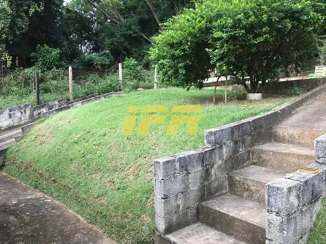 Chácara com 2398m² 3 quartos e 2 banheiros, à venda, no bairro Barreiro em Taubaté