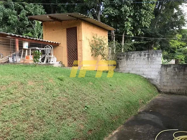 Chácara com 2398m² 3 quartos e 2 banheiros, à venda, no bairro Barreiro em Taubaté