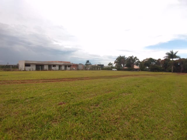 Chácara com 2655m², à venda, no bairro Recanto dos Pinheiros em Cambé