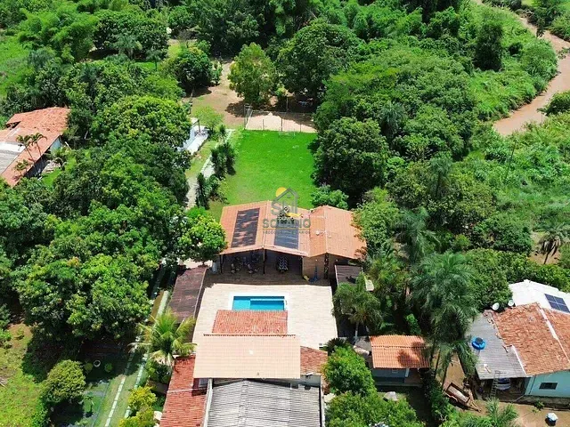 Chácara com 8000m² 6 quartos e 5 banheiros, à venda, no bairro Setor Central em Aragoiânia
