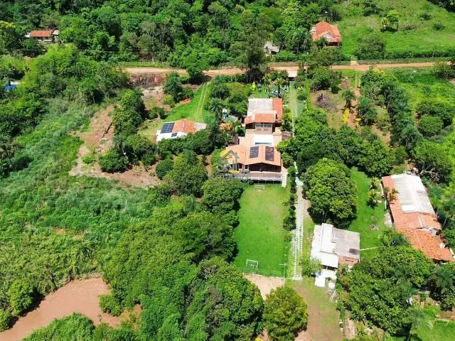 Chácara com 8000m² 6 quartos e 5 banheiros, à venda, no bairro Setor Central em Aragoiânia