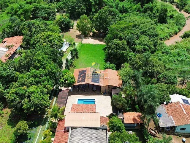 Chácara com 8000m² 6 quartos e 5 banheiros, à venda, no bairro Setor Central em Aragoiânia