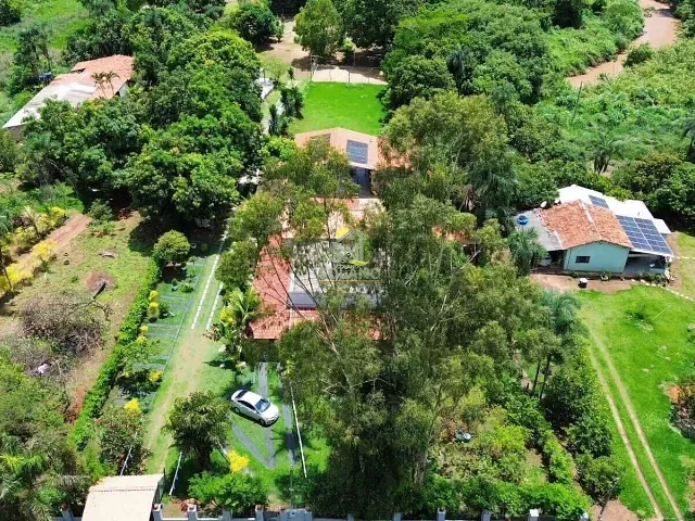 Chácara com 8000m² 6 quartos e 5 banheiros, à venda, no bairro Setor Central em Aragoiânia