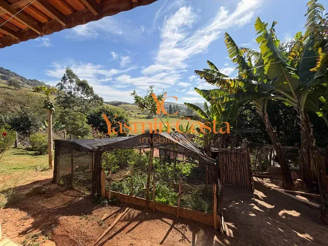 Chácara com 1100m² 3 quartos e 2 banheiros, à venda, no bairro Meia Légua em Cambuí