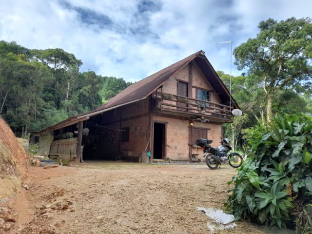 Chácara com 2000m² 2 quartos e 1 banheiro, à venda, no bairro Fazenda do Sacramento em Águas Mornas