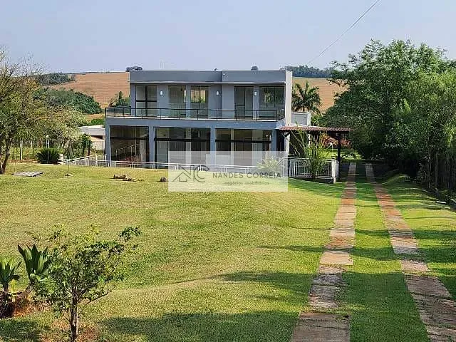 Chácara 3 quartos e 4 banheiros, à venda, no bairro Estância Cabral em Cambé