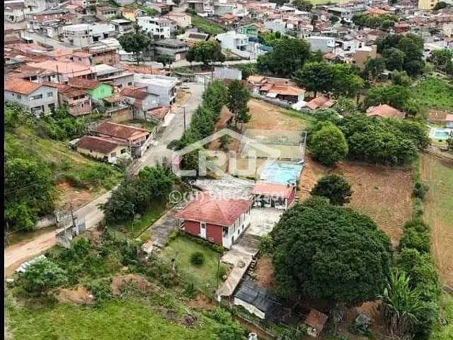 Chácara 4 quartos e 3 banheiros, à venda, no bairro centro em Toledo