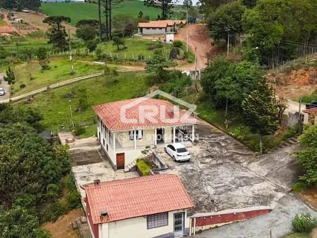 Chácara 4 quartos e 3 banheiros, à venda, no bairro centro em Toledo