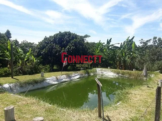 Chácara com 4050m² 4 quartos e 5 banheiros, à venda, no bairro Zona Rural em Cajuru
