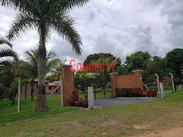 Chácara com 4050m² 4 quartos e 5 banheiros, à venda, no bairro Zona Rural em Cajuru