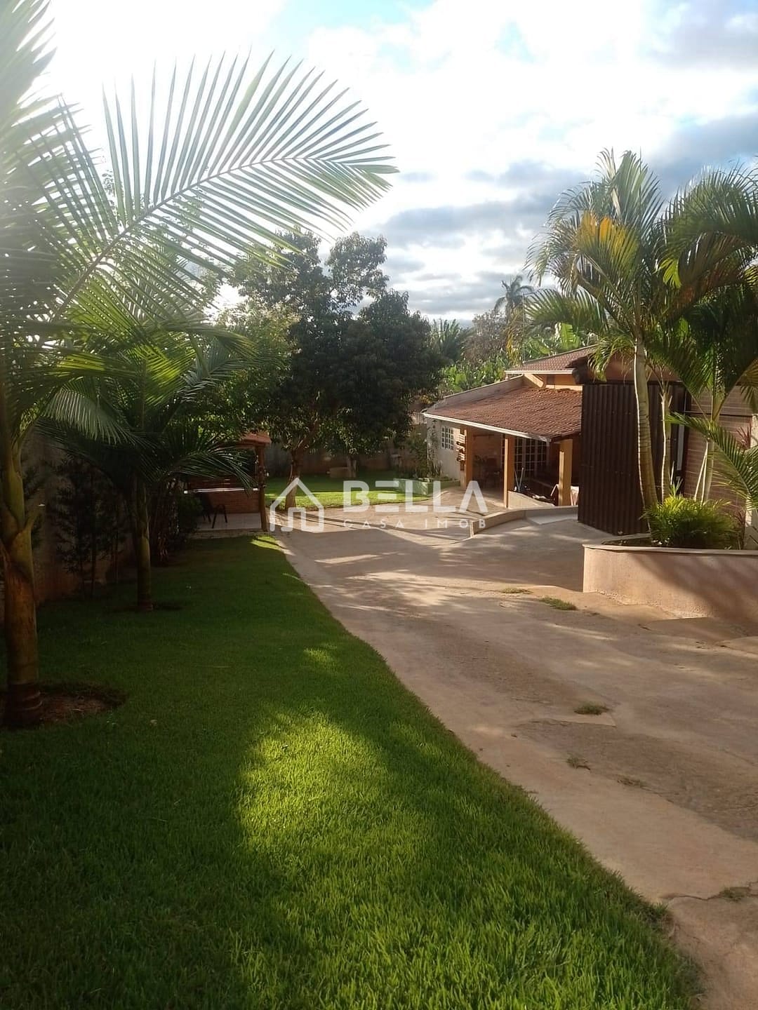 Chácara à venda com 3 quartos, 200m² - Foto 1
