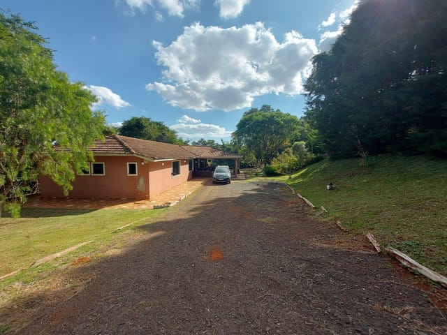 Chácara com 5000m² 2 quartos e 2 banheiros, à venda, no bairro Colônia Dona Luíza em Ponta Grossa
