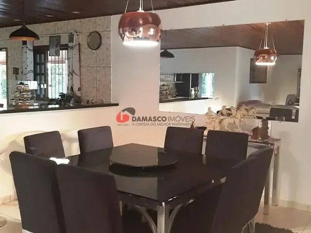 Chácara com 1100m² 4 quartos e 4 banheiros, à venda, no bairro Horto F Dois em Mairinque