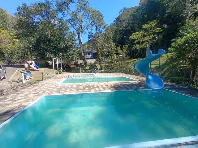 Chácara com 2500m² 3 quartos e 3 banheiros, à venda, no bairro Cantagalo em Guapimirim