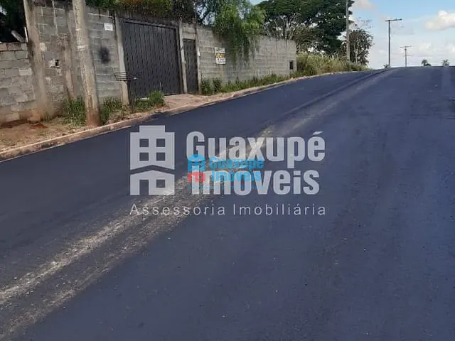 Chácara com 410m² 2 quartos e 2 banheiros, à venda, no bairro BOM JARDIM em GUAXUPÉ
