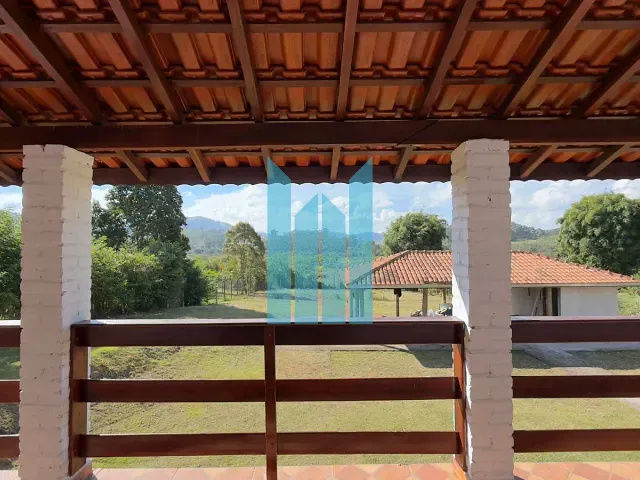 Casa com 2262m² 3 quartos e 2 banheiros, à venda, no bairro Residencial e Industrial Campo Alegre em Poços de Caldas
