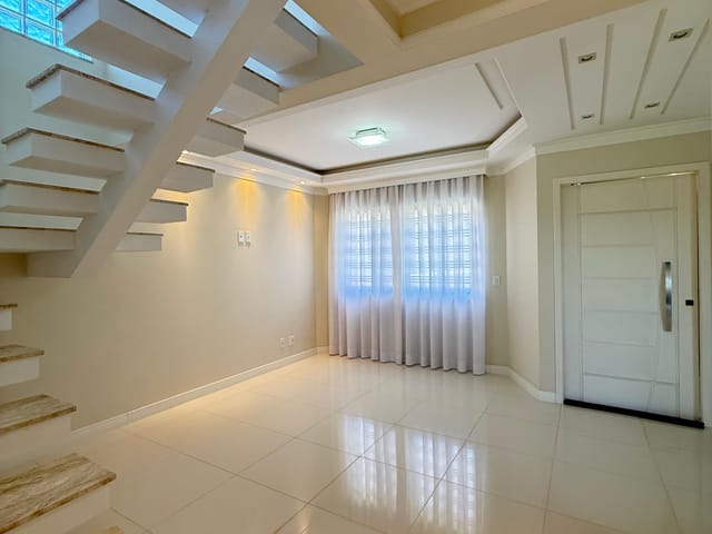 Chácara com 239m² 2 quartos e 3 banheiros, à venda, no bairro Contorno em Ponta Grossa