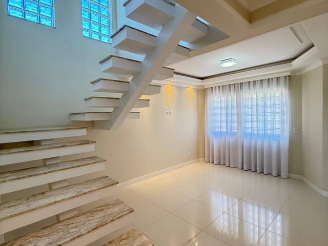 Chácara com 239m² 2 quartos e 3 banheiros, à venda, no bairro Contorno em Ponta Grossa