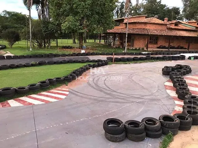 Casa com 5512m² 6 quartos e 5 banheiros, à venda, no bairro st central em Goianira