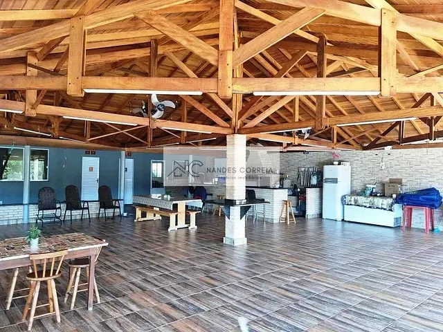 Chácara com 1000m² 2 quartos e 3 banheiros, à venda, no bairro Usina Três Bocas em Londrina