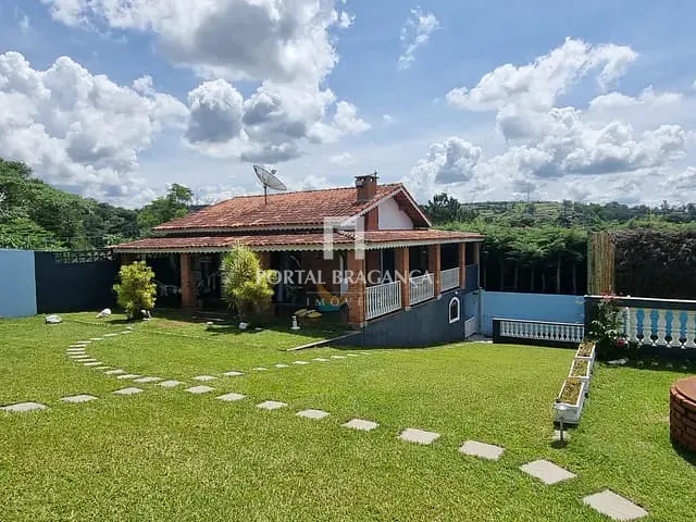 Chácara com 2000m² 4 quartos e 5 banheiros, à venda, no bairro Jardim Estância Brasil em Atibaia